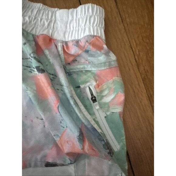 Lululemon Women’s Lined Running Athletic Shorts Size 8 - Picture 3 of 5